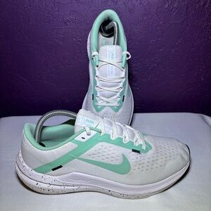 Nike Air Winflo 10 Women's Road Running White Emerald Rise Size 10